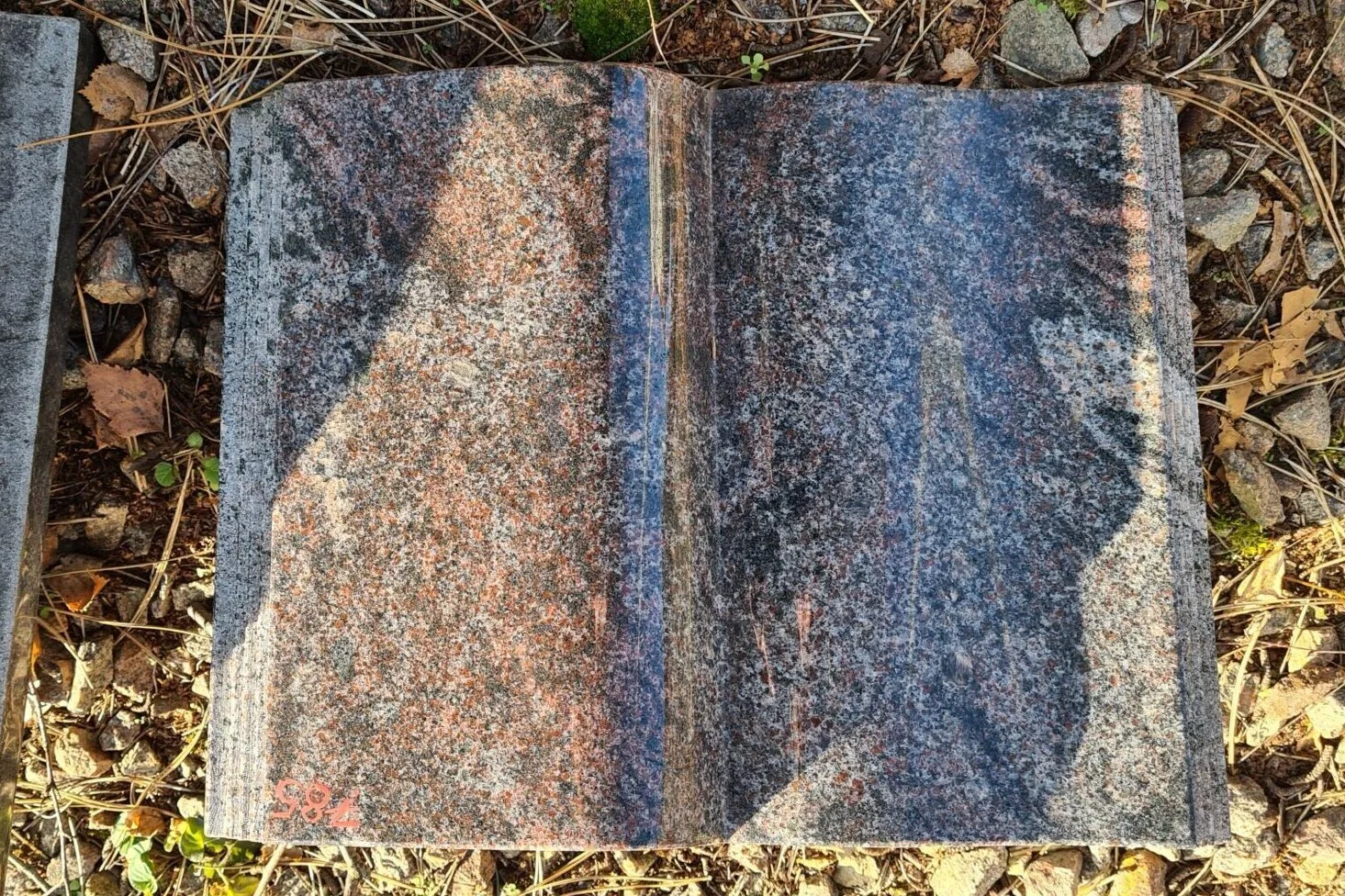 785