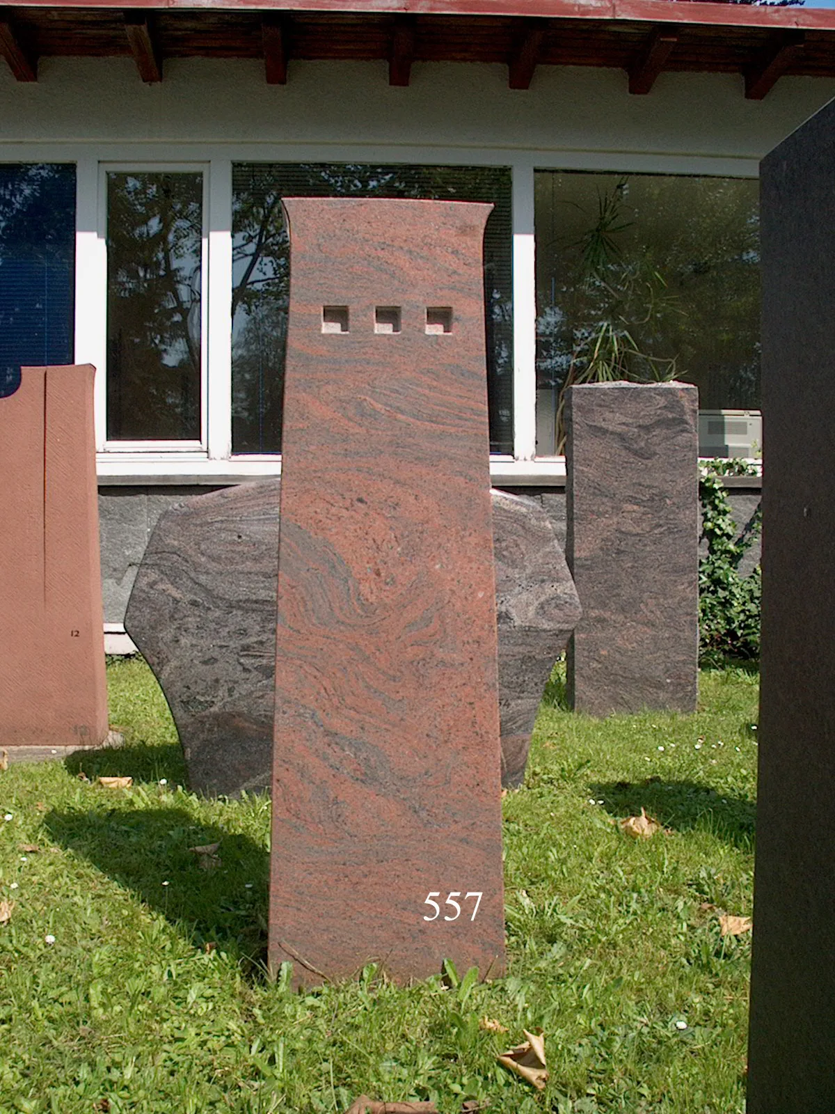 557