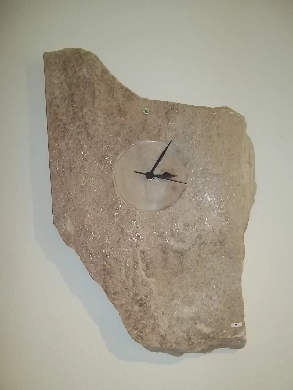 686