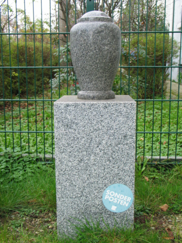 Urnen-Stele